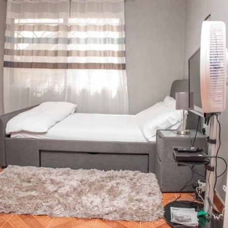Fully Aircondition 3Bed Villa- A C- Wifi- Hotwater Freetown Eksteriør bilde