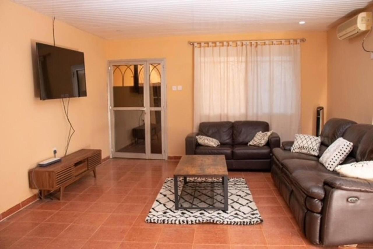 Fully Aircondition 3Bed Villa- A C- Wifi- Hotwater Freetown Eksteriør bilde