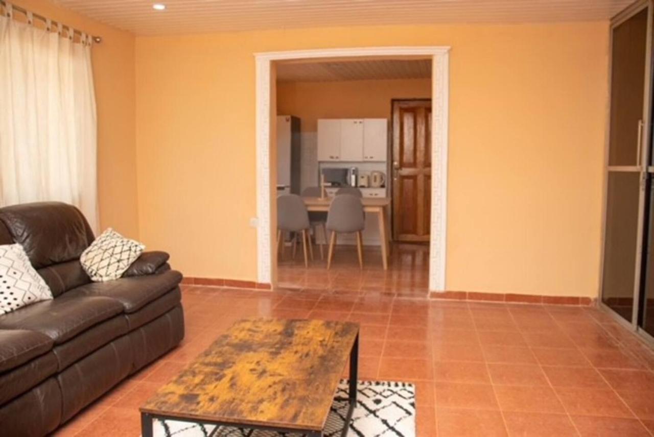Fully Aircondition 3Bed Villa- A C- Wifi- Hotwater Freetown Eksteriør bilde