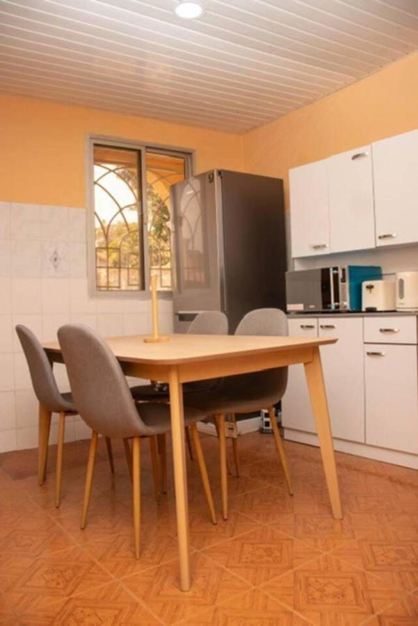 Fully Aircondition 3Bed Villa- A C- Wifi- Hotwater Freetown Eksteriør bilde