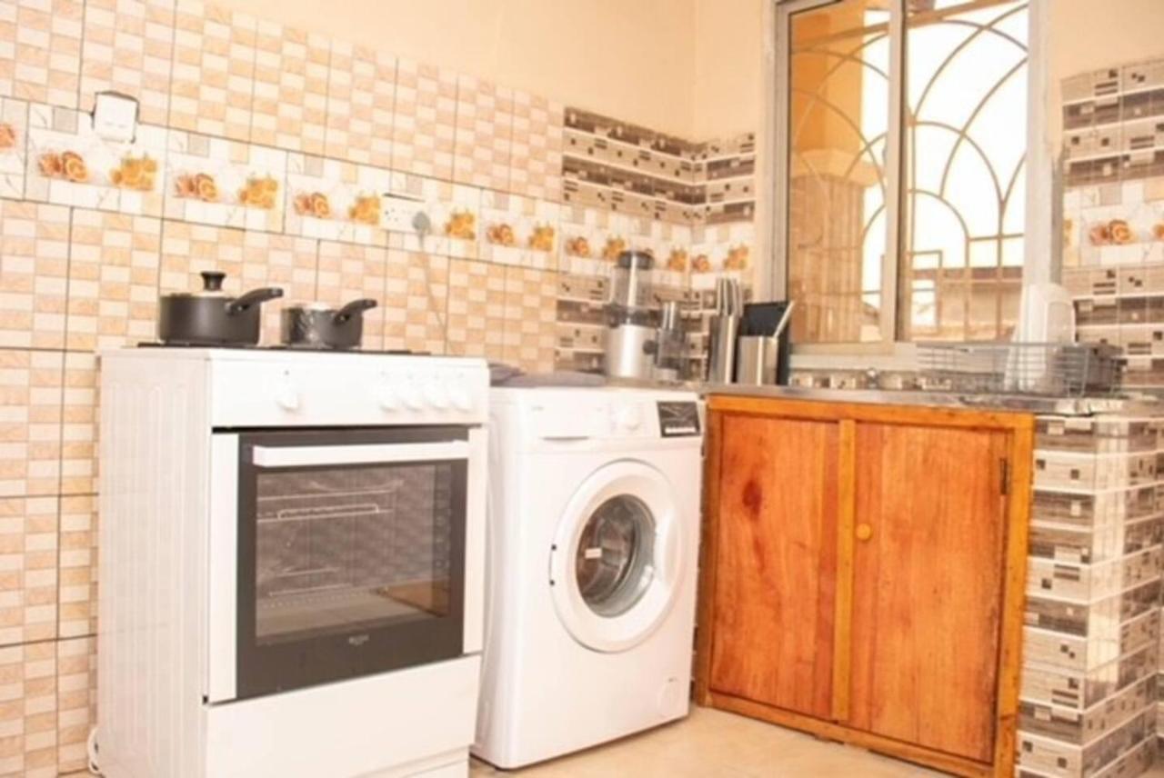 Fully Aircondition 3Bed Villa- A C- Wifi- Hotwater Freetown Eksteriør bilde