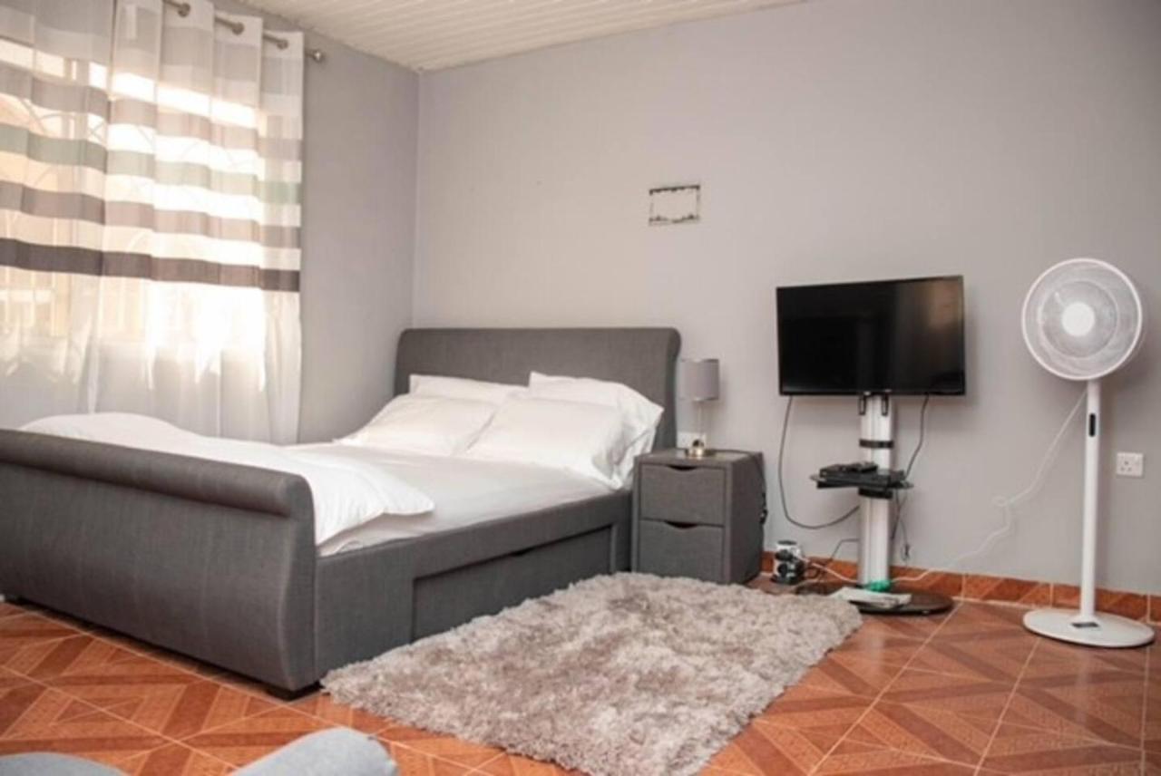 Fully Aircondition 3Bed Villa- A C- Wifi- Hotwater Freetown Eksteriør bilde