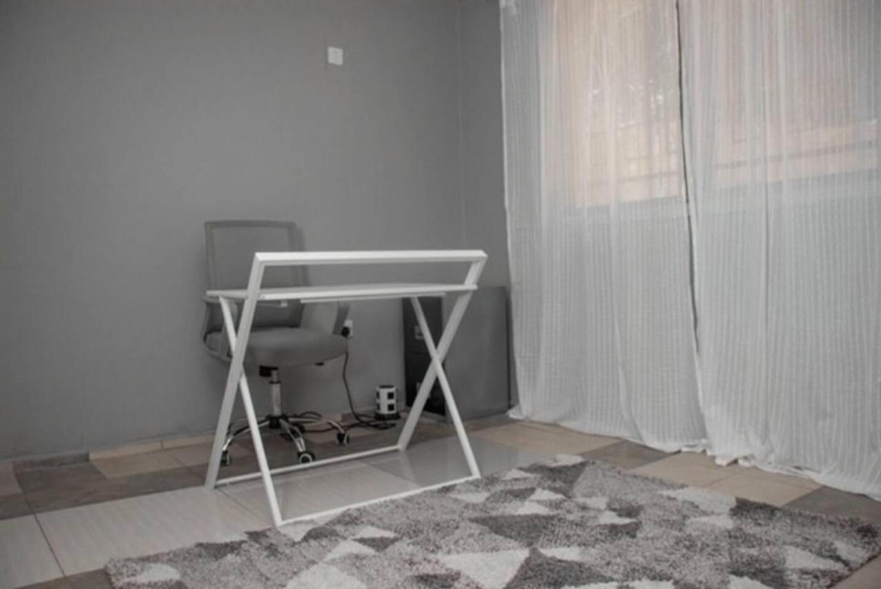 Fully Aircondition 3Bed Villa- A C- Wifi- Hotwater Freetown Eksteriør bilde