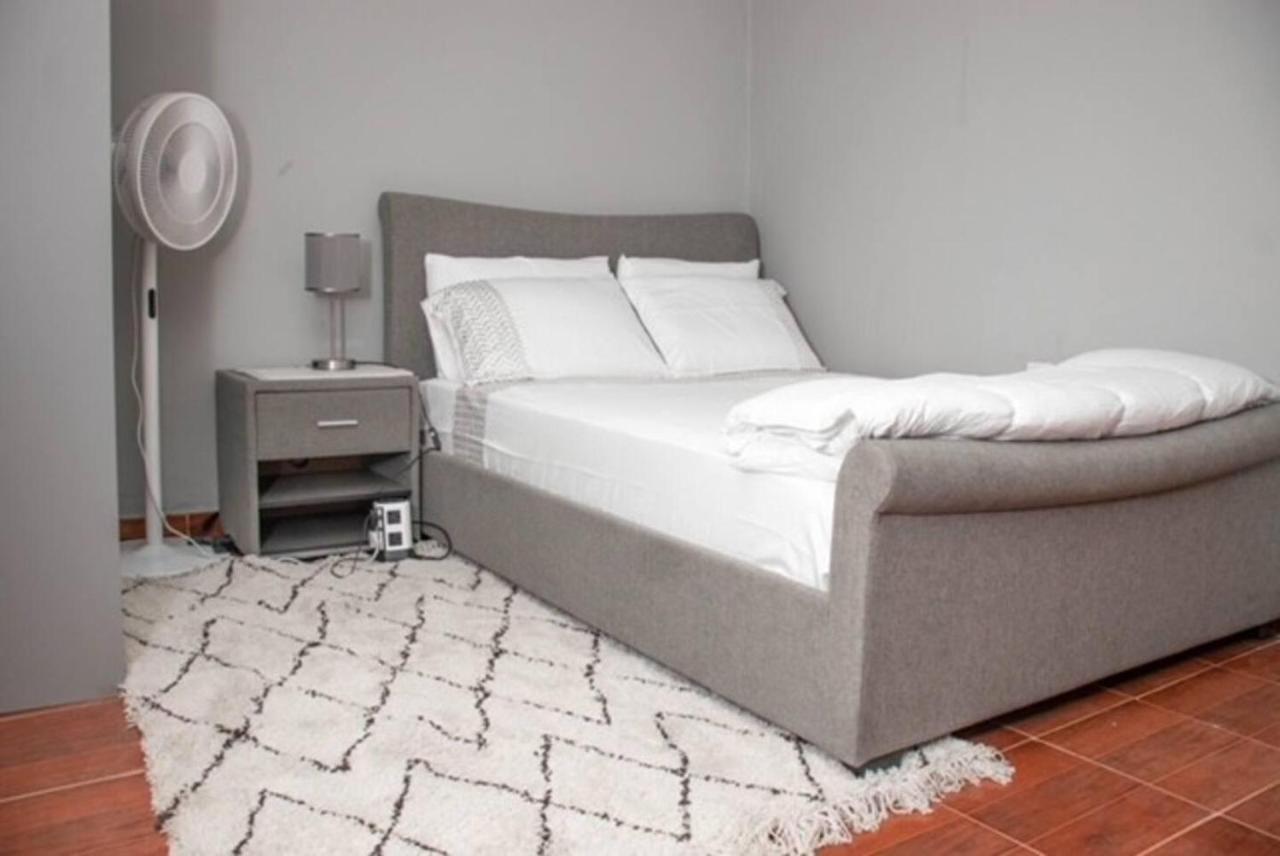 Fully Aircondition 3Bed Villa- A C- Wifi- Hotwater Freetown Eksteriør bilde