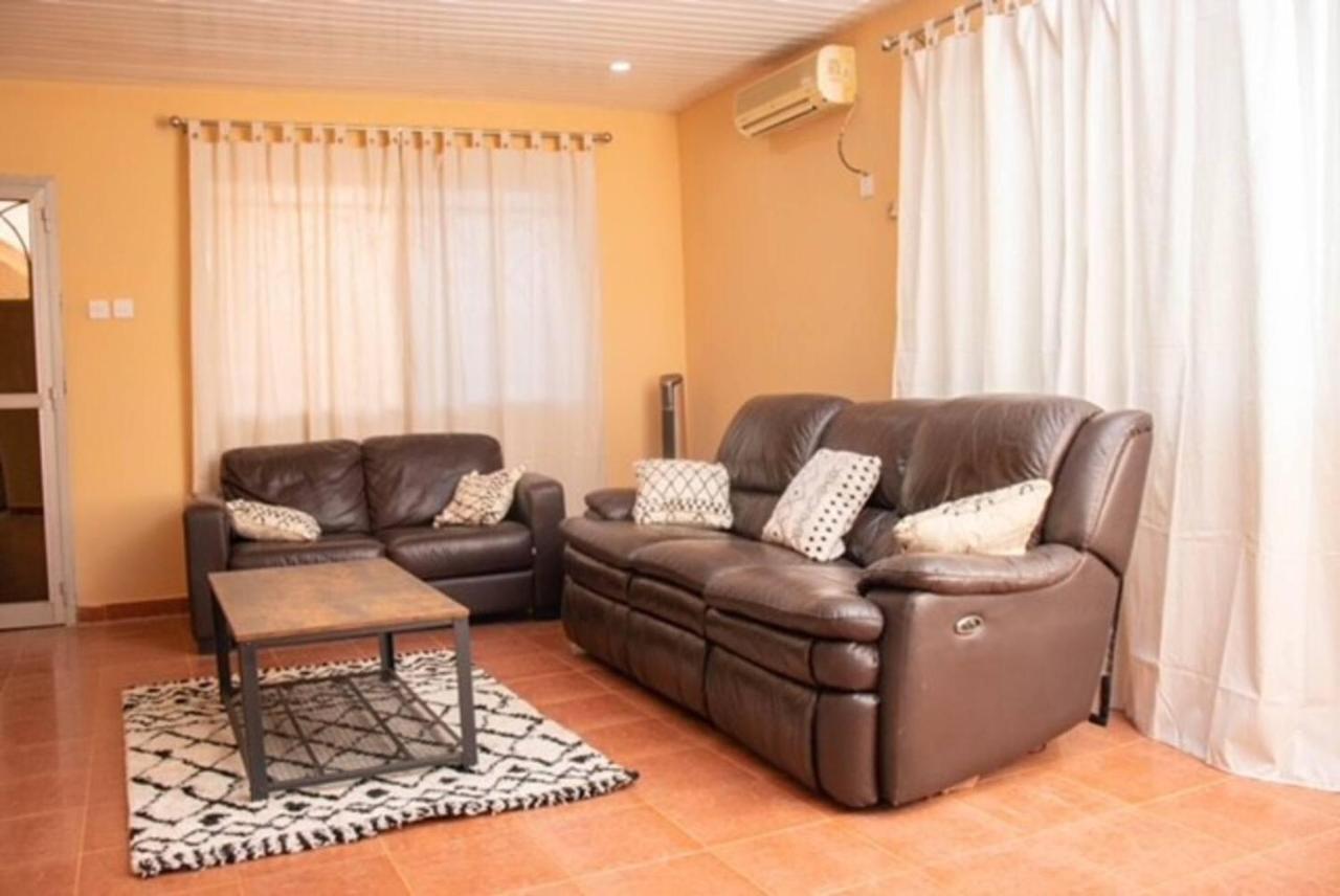 Fully Aircondition 3Bed Villa- A C- Wifi- Hotwater Freetown Eksteriør bilde