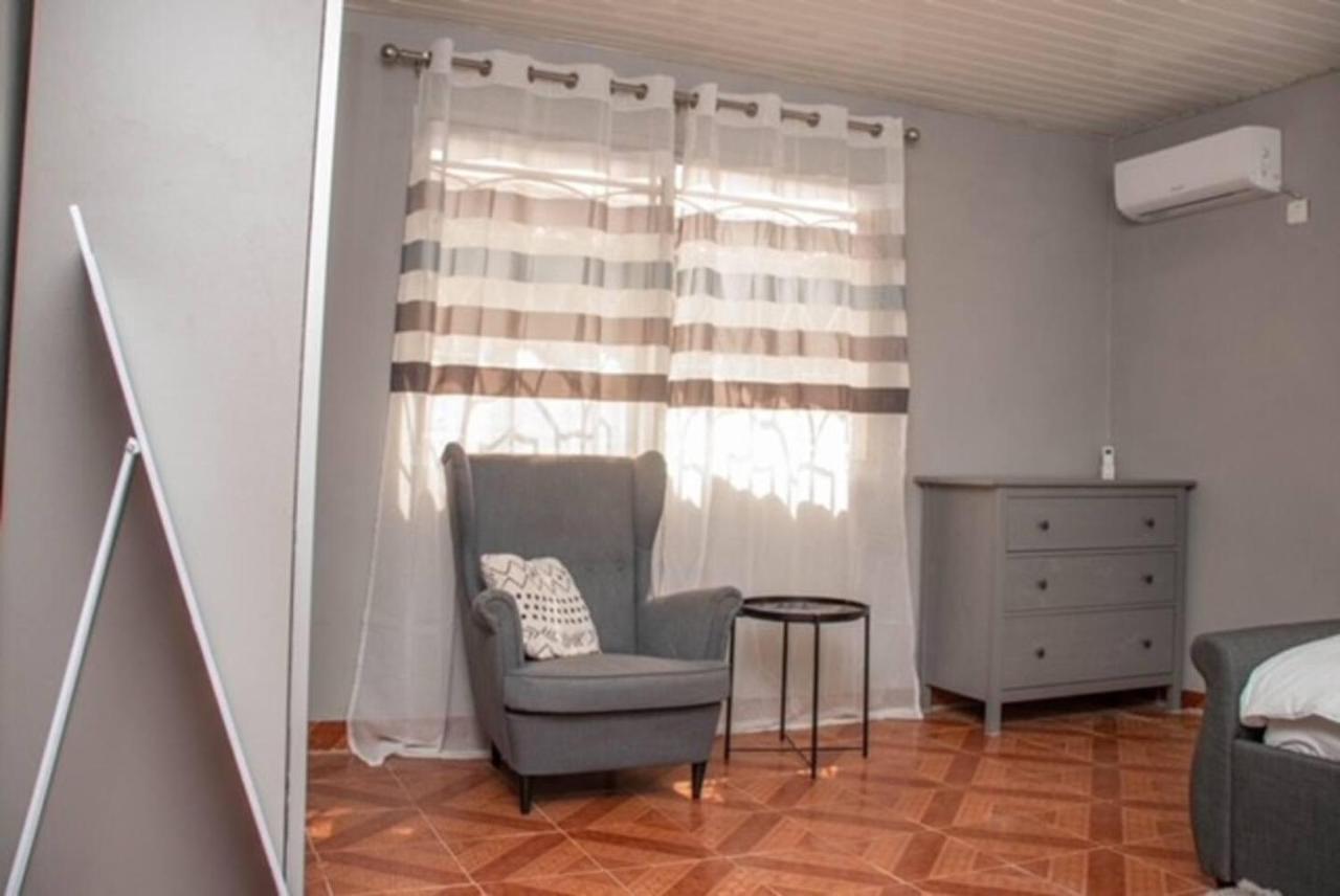 Fully Aircondition 3Bed Villa- A C- Wifi- Hotwater Freetown Eksteriør bilde