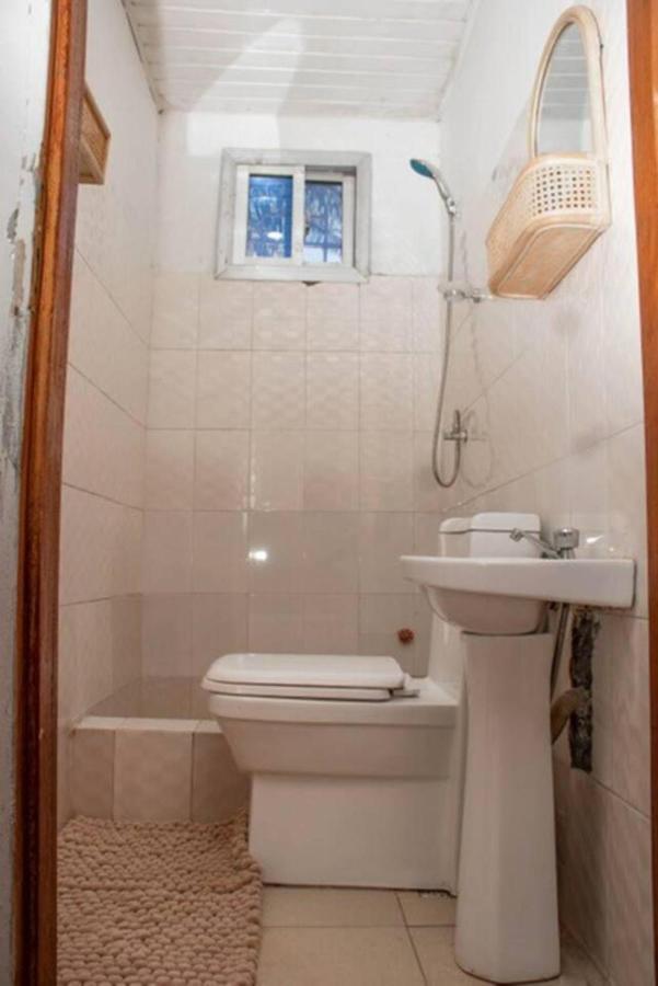 Fully Aircondition 3Bed Villa- A C- Wifi- Hotwater Freetown Eksteriør bilde