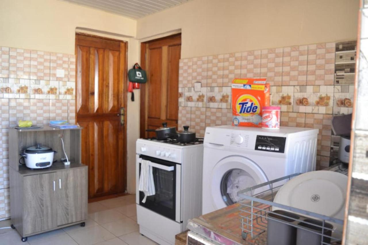 Fully Aircondition 3Bed Villa- A C- Wifi- Hotwater Freetown Eksteriør bilde