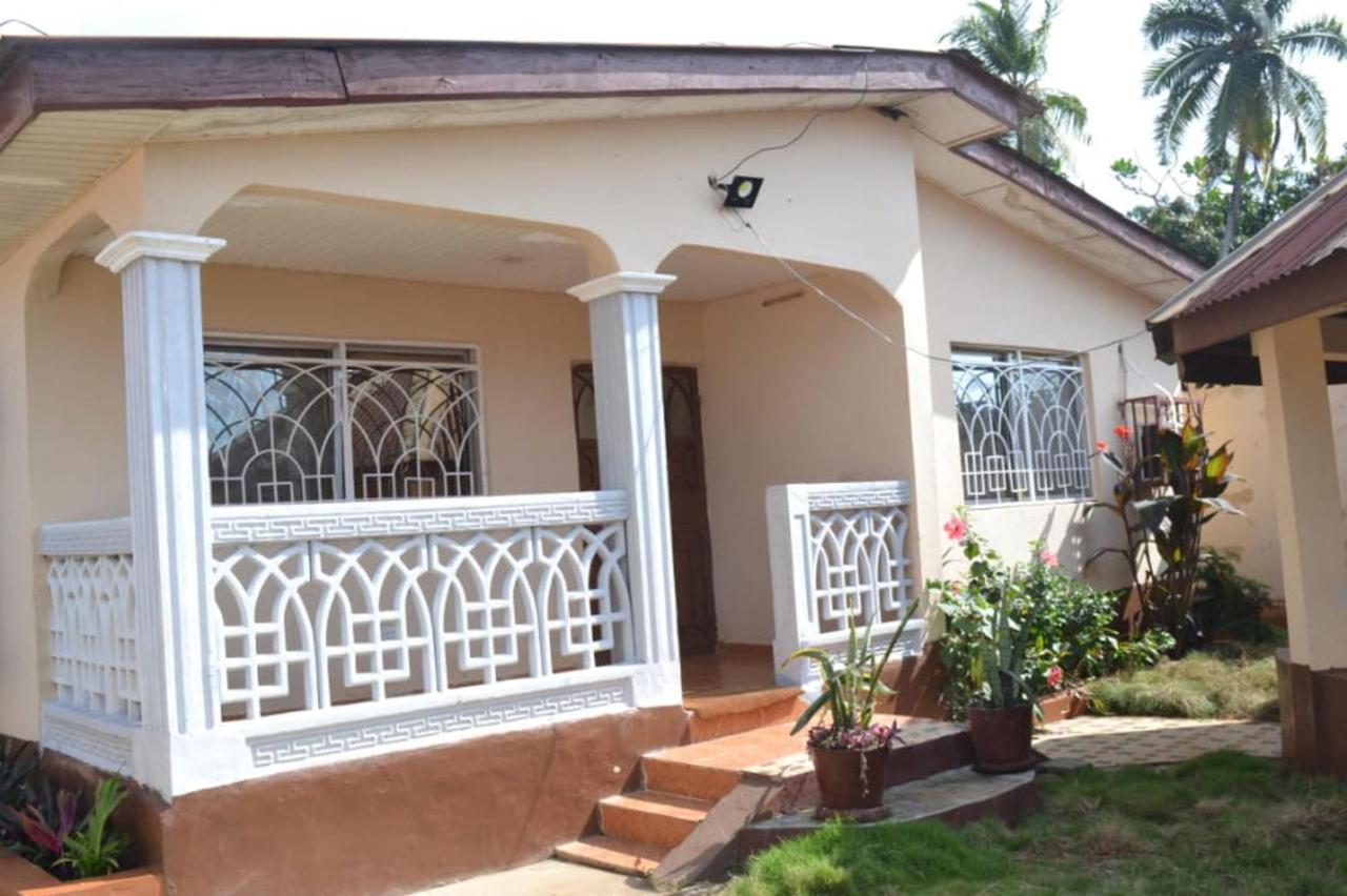 Fully Aircondition 3Bed Villa- A C- Wifi- Hotwater Freetown Eksteriør bilde