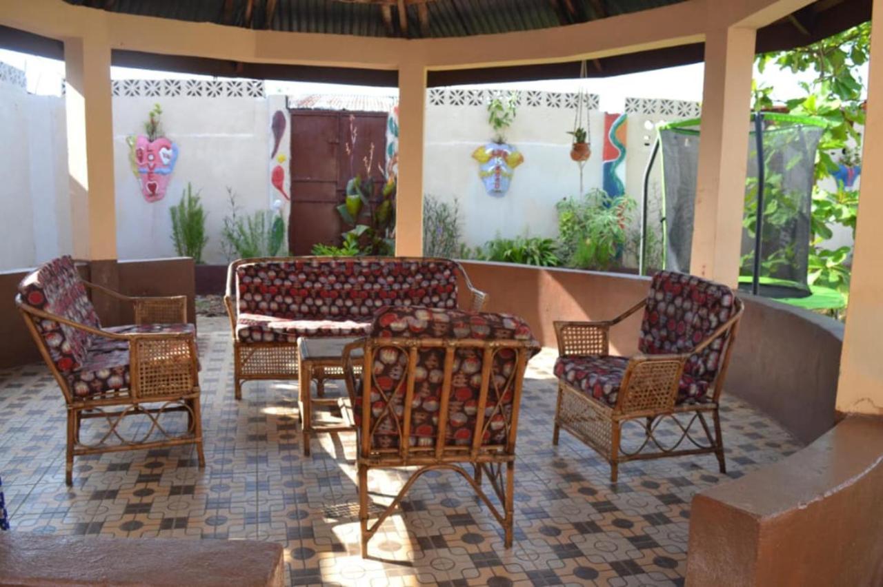 Fully Aircondition 3Bed Villa- A C- Wifi- Hotwater Freetown Eksteriør bilde