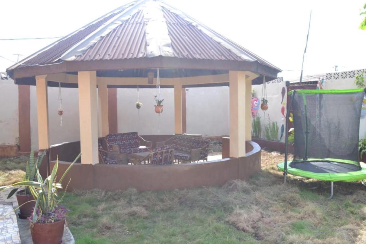 Fully Aircondition 3Bed Villa- A C- Wifi- Hotwater Freetown Eksteriør bilde