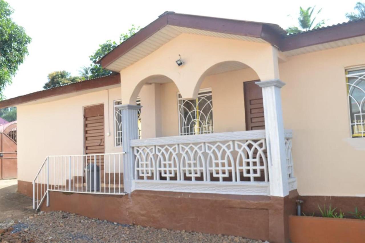 Fully Aircondition 3Bed Villa- A C- Wifi- Hotwater Freetown Eksteriør bilde