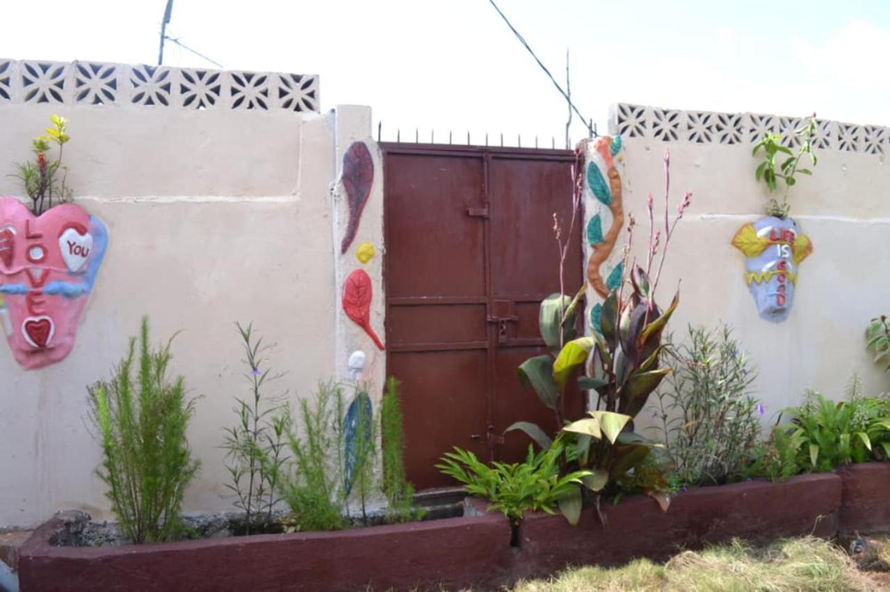 Fully Aircondition 3Bed Villa- A C- Wifi- Hotwater Freetown Eksteriør bilde